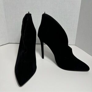 Forever 21 Black Velvet Booties Sz 10 Front Cleavage Pointed Toe Stiletto Boots